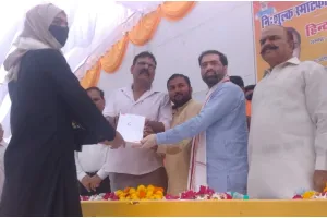 भाजपा सरकार प्रतिभा देख कर नौकरी दे रही है, जाति देखकर नही : सतीश चंद्र शर्मा