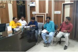 अयोध्या: सहायक विकास अधिकारी ने सामुदायिक शौचालय केयर टेकर को हटाने के दिए निर्देश, जानें वजह