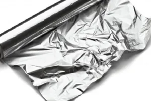 खाना पैक करने के आलावा एल्युमिनियम फॉयल का इन कामों में भी कर सकते हैं यूज, जानकर रह जायेंगे हैरान