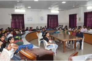 गोरखपुर: सचिव रसायन व पेट्रोकेमिकल आरके चतुर्वेदी ने छात्र जीवन के संस्मरणों को किया ताजा