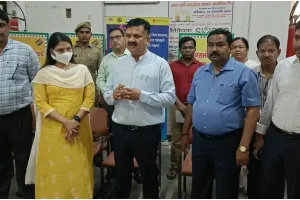 बहराइच: डीएम के निरीक्षण में अनुपस्थित मिले अधिकारी, स्पष्टीकरण तलब