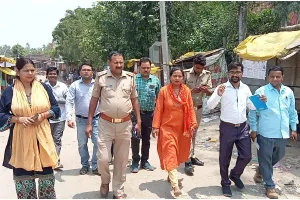 बहराइच: प्रतिष्ठानों पर टीम ने की छापेमारी, काम कर रहे बच्चों को स्कूल जाने के लिए किया प्रेरित