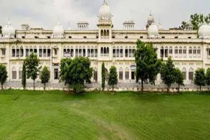 लविवि में देवी-देवताओं पर आपत्तिजनक टिप्पणी पर गरमाई राजनीति, चंद्रशेखर रावण पहुंचे लखनऊ