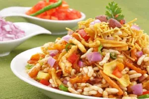 स्वादिष्ट और Healthy Snacks खाने का अगर है मन, तो घर पर झटपट बनाएं चटपटी भेलपुरी