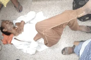 बहराइच: मेडिकल कॉलेज में नहीं सुधर रहीं व्यवस्थाएं, इलाज के लिए डॉक्टर के रूम में तड़पता रहा मरीज