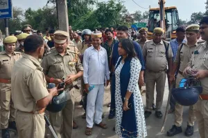 बाराबंकी: रामनगर कस्बे में चला बुलडोजर, दुकानदारों में मचा हड़कंप