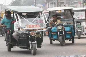 लखनऊ: पुलिस कमिश्नर ने ई-रिक्शा संचालन पर लगाई पाबंदी, इन 11 रूटों पर नहीं मिलेगी एंट्री