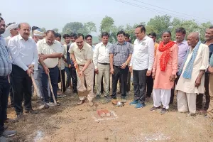 प्रत्येक विकास खंड में विकसित किए जाएंगे अमृत सरोवर : जिलाधिकारी