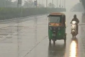 UP Weather Update: यूपी की ओर बढ़ रहा तूफान, कहीं पूरे हफ्ते दिखेंगे काले बादल तो कहीं आसमान रहेगा साफ