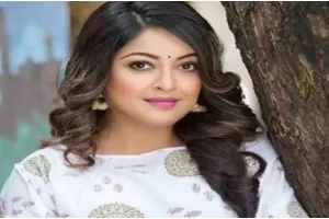 तनुश्री दत्ता की गाड़ी का हुआ ब्रेक फेल, एक्ट्रेस को आईं चोटें, देखें फोटो