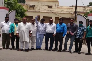 मुरादाबाद : आउटसोर्सिंग सफाई कर्मचारियों ने वेतन में वृद्धि न होने पर जताई नाराजगी,  मंडलायुक्त को सौंपा ज्ञापन