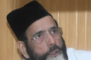 बरेली: मौलाना तौकीर रजा के खिलाफ गैर जमानती वारंट, गिरफ्तार कर हाजिर करने का आदेश, समन तामील न कराने पर कोर्ट की नाराजगी