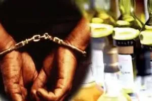 टनकपुर: चार किलो चरस व दो पेटी शराब के साथ दुकानदार धरा