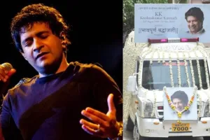 Singer KK last Rites: अंतिम विदाई देने पहुंचे इंडस्ट्री के सितारे, श्मशान घाट ले जाया जा रहा सिंगर का पार्थिव शरीर