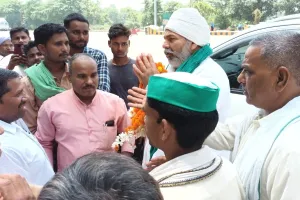 बाराबंकी: भाकियू प्रवक्ता राकेश टिकैत का किसानों ने किया भव्य स्वागत, कार्यकर्ताओं से कही यह बात