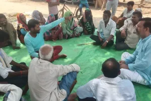 बहराइच: वन्य जीवों के हमले से बचाने के लिए सेवार्थ फाउंडेशन की ओर से ग्रामीणों के साथ हुई बैठक