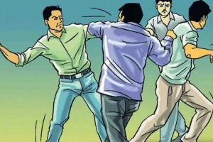 बरेली: जेई से मारपीट करने वाले संविदा कर्मचारियों की सेवा समाप्त