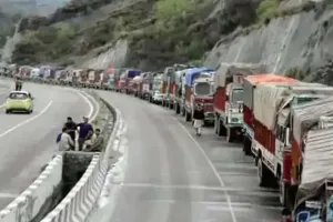 जम्मू-श्रीनगर राष्ट्रीय राजमार्ग पर मरम्मत कार्य तेज, यातायात के लिए मुगल रोड खुली