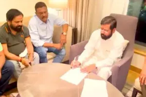 महाराष्ट्र में सियासी संकट: शिंदे कैंप के नेताओं की बैठक, आ सकता है राजनीतिक भुचाल