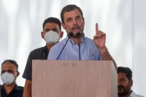 भारतीय संघर्ष कर रहे हैं और प्रधानमंत्री उनका ध्यान भटकाने में व्यस्त : राहुल गांधी