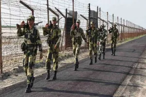 जम्मू में अंतरराष्ट्रीय सीमा के पास घुसपैठिया को मार गिराया 