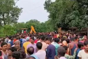 बिहार के पूर्णिया में दर्दनाक सड़क हादसा, लोगों से भरी गाड़ी तालाब में गिरी,  8 लोगों की मौत