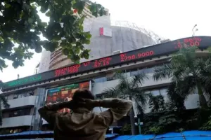 भारी गिरावट के साथ खुला भारतीय शेयर बाजार, सेंसेक्स 1500 अंक गिरकर 53,000 अंकों के नीचे फिसला