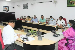 बरेली: मंडलायुक्त सेल्वा कुमारी जे ने कर करेत्तर कार्यों की समीक्षा की