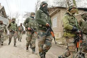 जम्मू-कश्मीर के शोपियां में सुरक्षाबलों और आतंकवादियों के बीच मुठभेड़, लश्कर के दो आतंकी ढेर