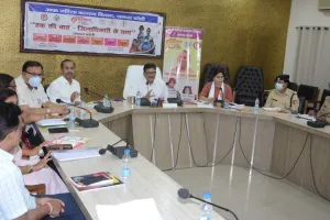 बरेली: डीएम ने फोन कर सीबीगंज इंस्पेक्टर को लगाई फटकार