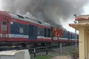 अग्निपथ पर हाहाकार, बिहार के लखीसराय-आरा और सुपौल में फूंकी गई ट्रेन, कई जगह बवाल