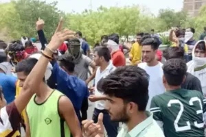 देश में तेजी से बढ़ रहा अग्निपथ योजना का विरोध, राजस्थान के चित्तौड़गढ़ युवाओं ने किया प्रदर्शन