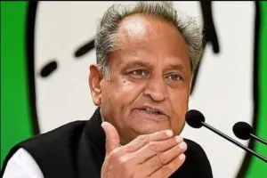 जनकल्याणकारी योजनाओं की सेवा प्रदायगी में हो सुधार- गहलोत