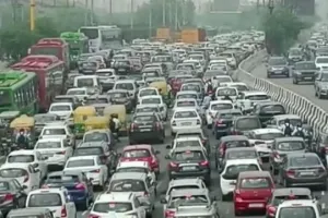 अग्निपथ पर बढ़ता ही जा रहा बवाल, भारत बंद से चरमराई व्यवस्था, दिल्ली-गुरुग्राम की सड़कों पर जाम, ट्रेनें रद्द