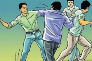 बरेली: बिजली सप्लाई खोलने को कहा तो संविदा कर्मियों ने जेई को जमकर पीटा