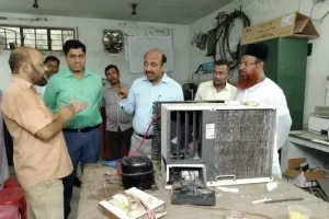 गोरखपुर : मदरसों में चल रहे मिनी आईटीआई की जांच करने पहुंचे संयुक्त निदेशक