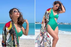 Hina Khan Photos : ग्रीन मोनोकनी में हिना खान का हॉट लुक, समुद्र किनारे दिए सिजलिंग पोज