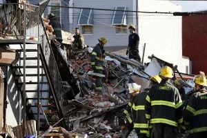 Fire in America : अमेरिका के फिलाडेल्फिया में आग लगने के बाद गिरी इमारत, एक दमकलकर्मी की मौत, पांच घायल