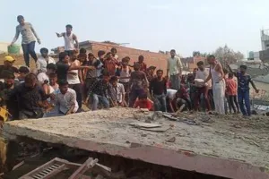 मेरठ : प्रशासन की नाक के नीचे चल रही थी अवैध पटाखा फैक्ट्री, धमाके के बाद जागे अफसर