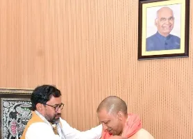 लखनऊ : सीएम योगी से मिले सांसद निरहुआ, जीत के लिए जताया आभार