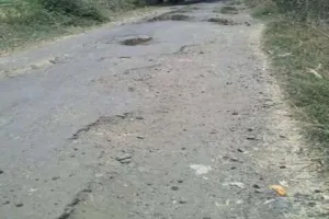 बागेश्वर: लोनिवि की लापरवाही से धपोलासेरा-बाजड़ मोटर मार्ग बदहाल