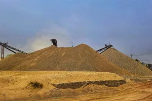 महोबा : खनन के दौरान ढहा रेत का टीला, श्रमिक की दबकर मौत