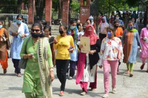 लखनऊ : योगी सरकार ने लगाई कॉलेजों पर लगाम, नहीं वसूल सकेंगे मनमानी फीस