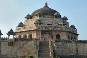 इतिहास के पन्नों में दर्ज शेरशाह सूरी का मकबरा क्यों है खास, जानिए
