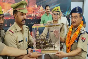 अयोध्या: आईजी कविंद्र प्रताप को पुलिस अफसरों ने दी विदाई, नवागत डीआईजी ने ग्रहण किया कार्यभार