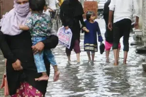 हल्की बारिश में ही खुली बलिया नगर पालिका की पोल, कई मोहल्लों में हुआ जल जमा