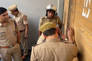 मुरादाबाद: सपा नेता यूसुफ मलिक के दो भाइयों की अचल संपत्ति सीज