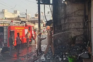 संभल: ट्रांसफार्मर में लगी आग की चपेट में आया अस्पताल, मची अफरा-तफरी