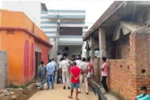 सनकी प्रेमी की करतूत, घर में घुसकर भाई-बहन को हथौड़े से पीट-पीटकर मार डाला, हमले में मां भी घायल