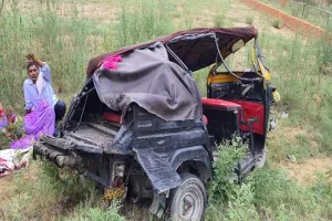 अमरोहा: पिकअप और टेंपो की भिड़ंत में एक दर्जन लोग घायल, तीन की हालत गंभीर